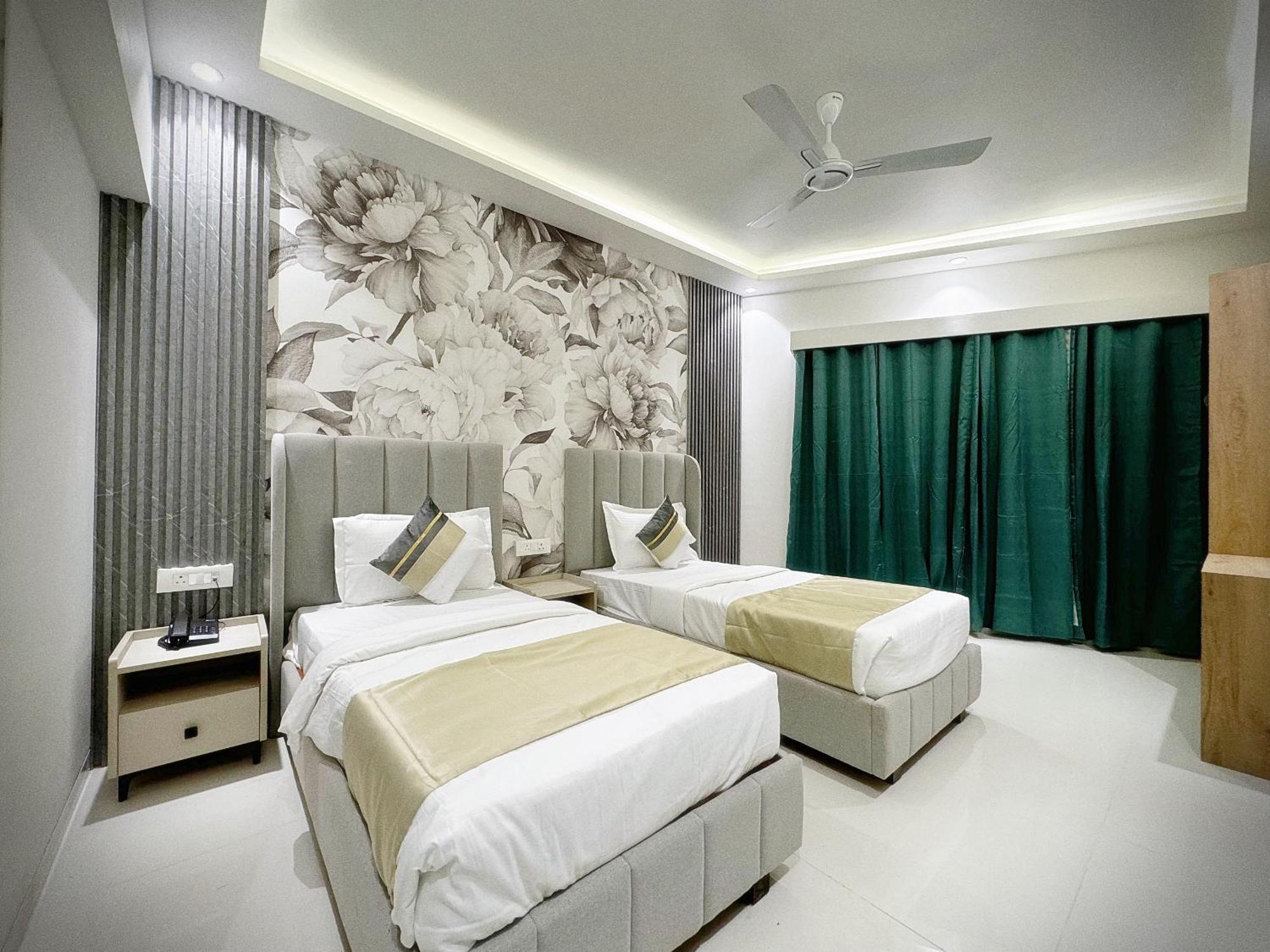 The Orion Premium Suites Мумбаи Экстерьер фото