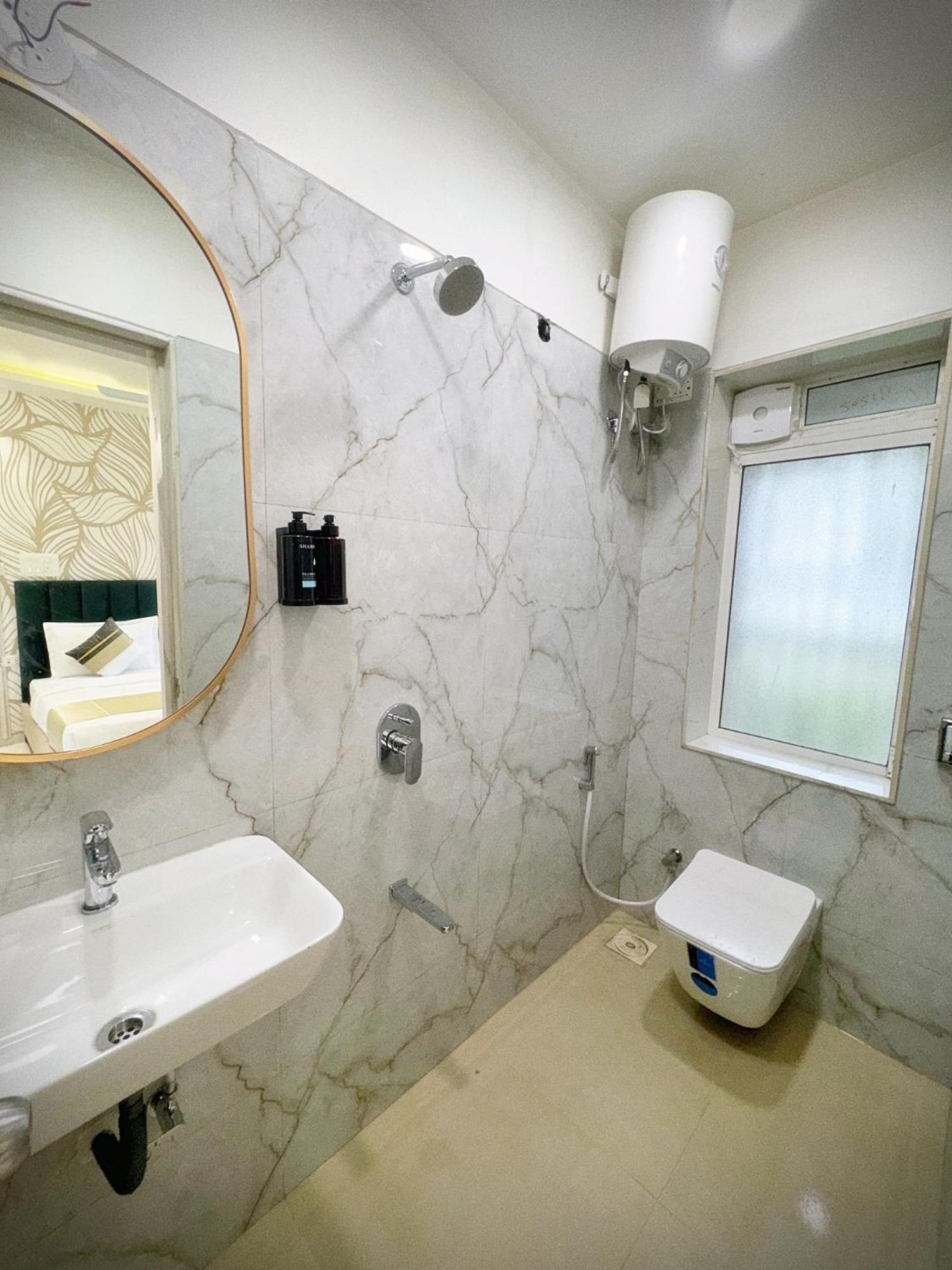 The Orion Premium Suites Мумбаи Экстерьер фото